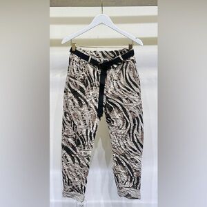 (21532-BGE) ZEBRA HYBRID PRINT CRINKLE JOGGERS WITH BELT